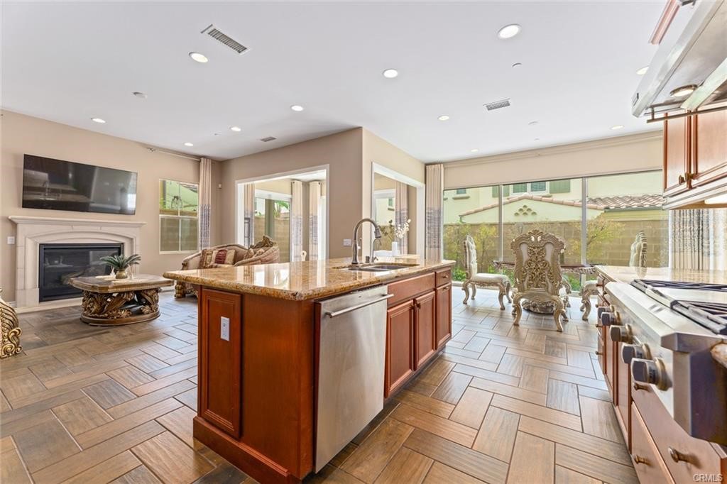 52 Stanza Irvine CA, 9262063711123611777122