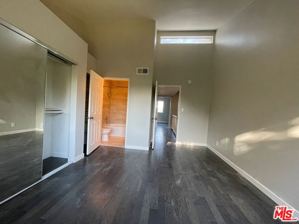 7327 Willoughby Avenue 3 Los Angeles CA, 9004664085085700866122