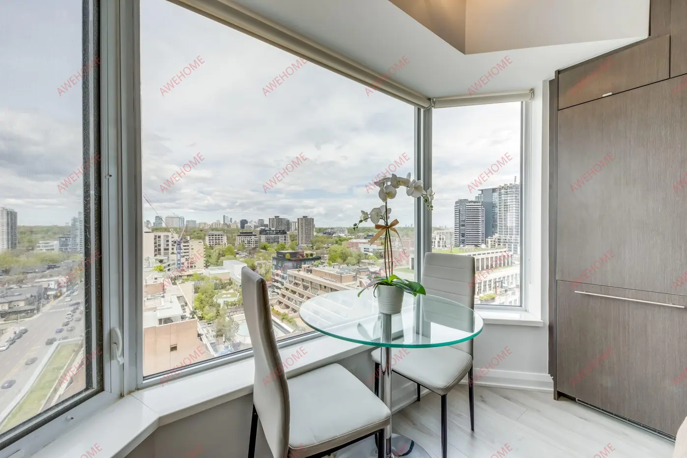 Upscale 1BR Den in Downtown Toronto's Yorkville63746395344131120
