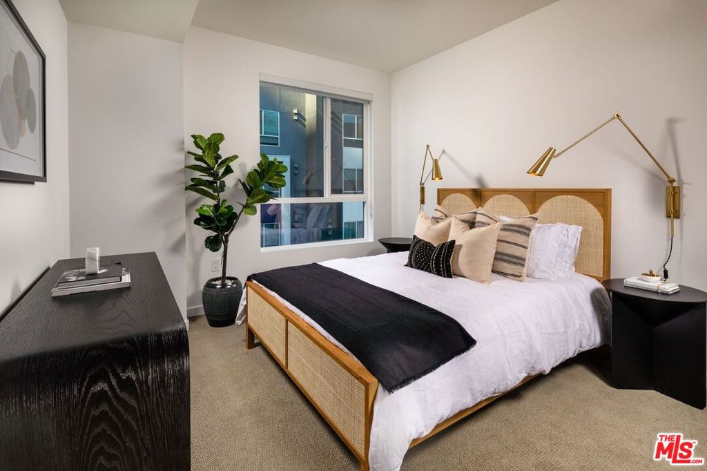 1120 W 6th Street 1316 Los Angeles CA, 9001764108017763841123