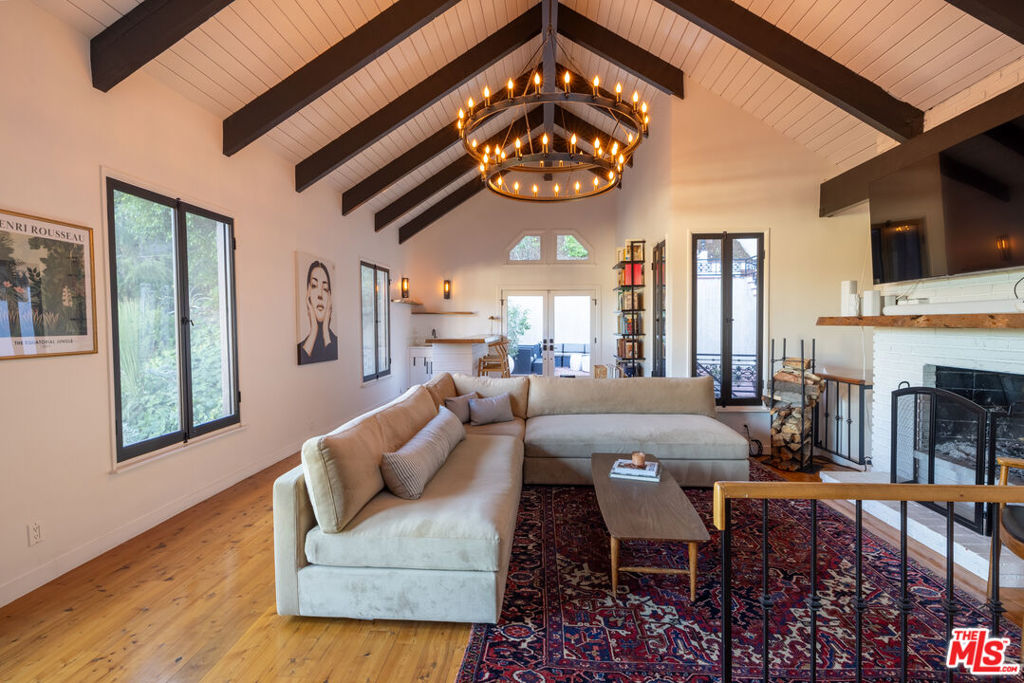 3214 Windsor Avenue, Los Angeles CA, 9003964098223230594122
