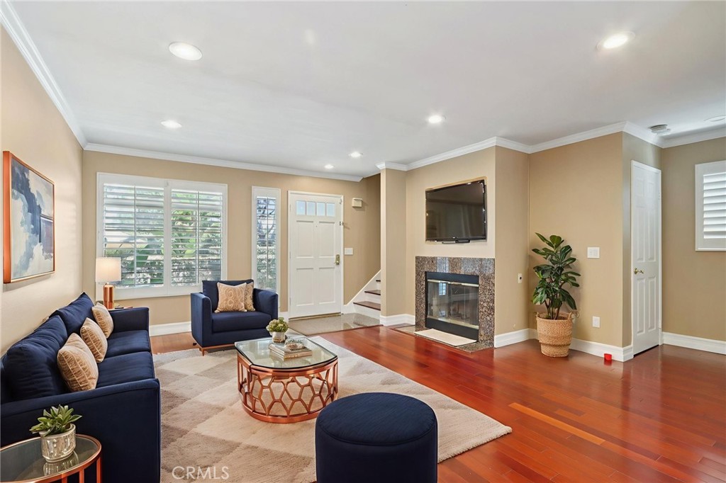 7260 Richfield Street 305 Paramount CA, 9072364123721201795122