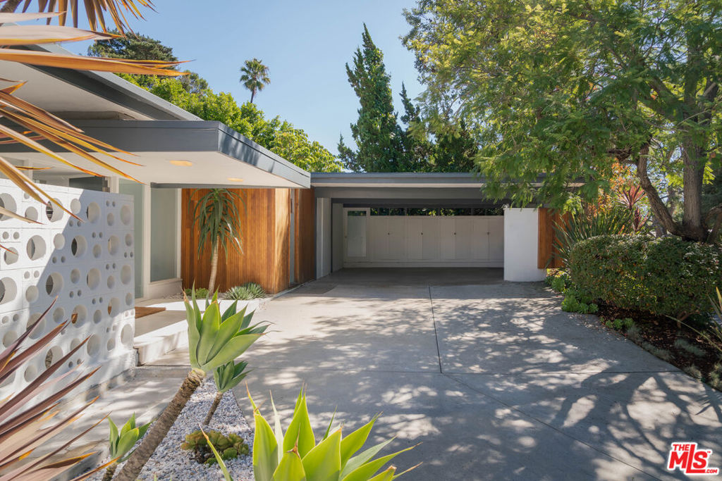 3122 Nichols Canyon Road, Los Angeles CA, 9004664122222221058120