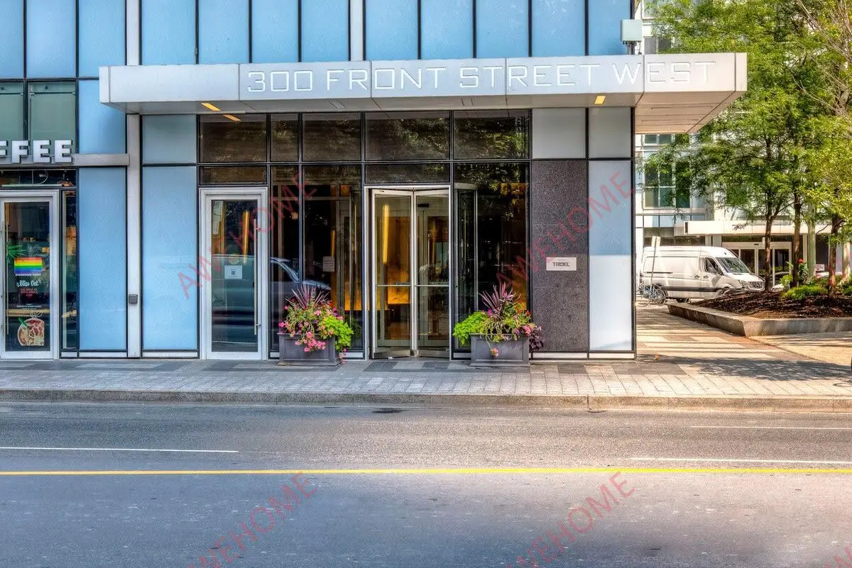 Front Street Central63746130893825120