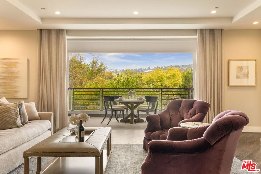 460 N Palm Drive 403 Beverly Hills CA, 9021064123302850179121