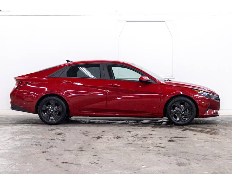 2022 Hyundai Elantra63747640493443121