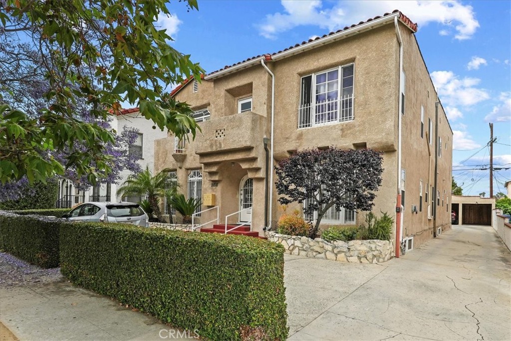 $3,200/month 2818 2818 S Bronson B Los Angeles CA, 9001864067908120835122