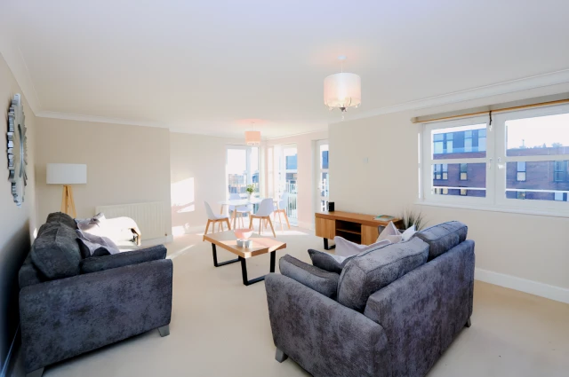 2Bedrooms, 2Bathrooms Mansionhouse Road, G41 3DH, Glasgow