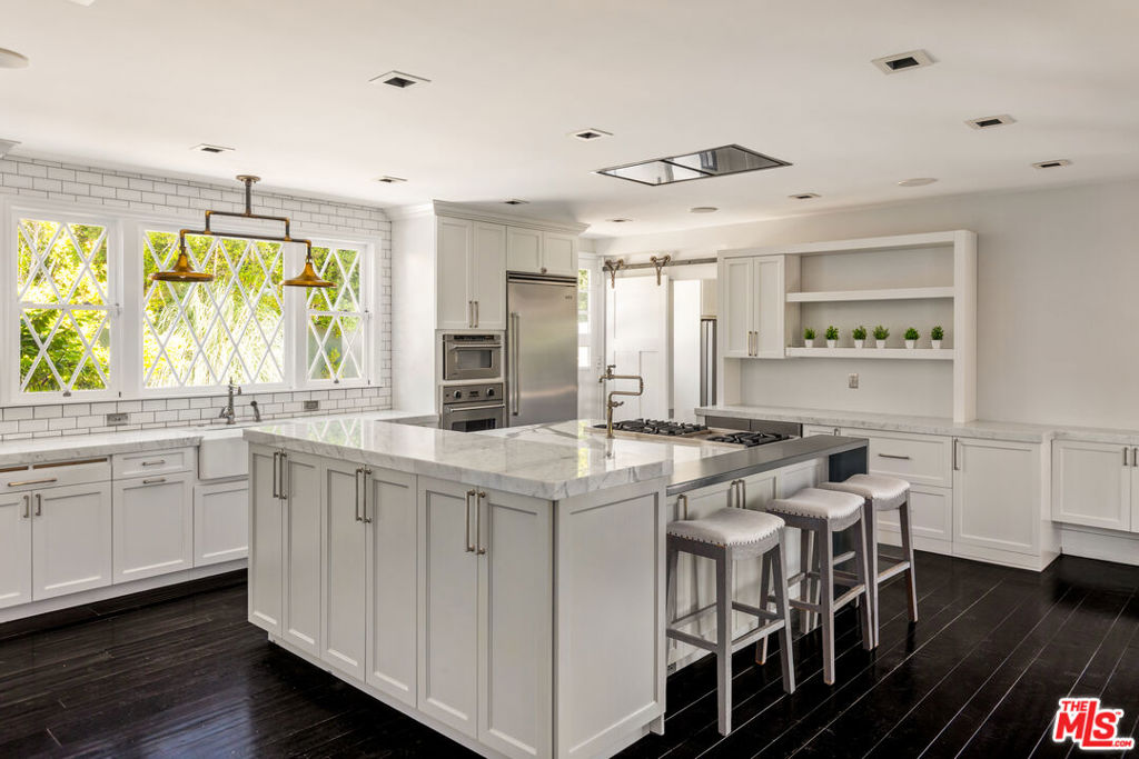 908 N Rexford Drive Beverly Hills CA, 9021063710247962883121