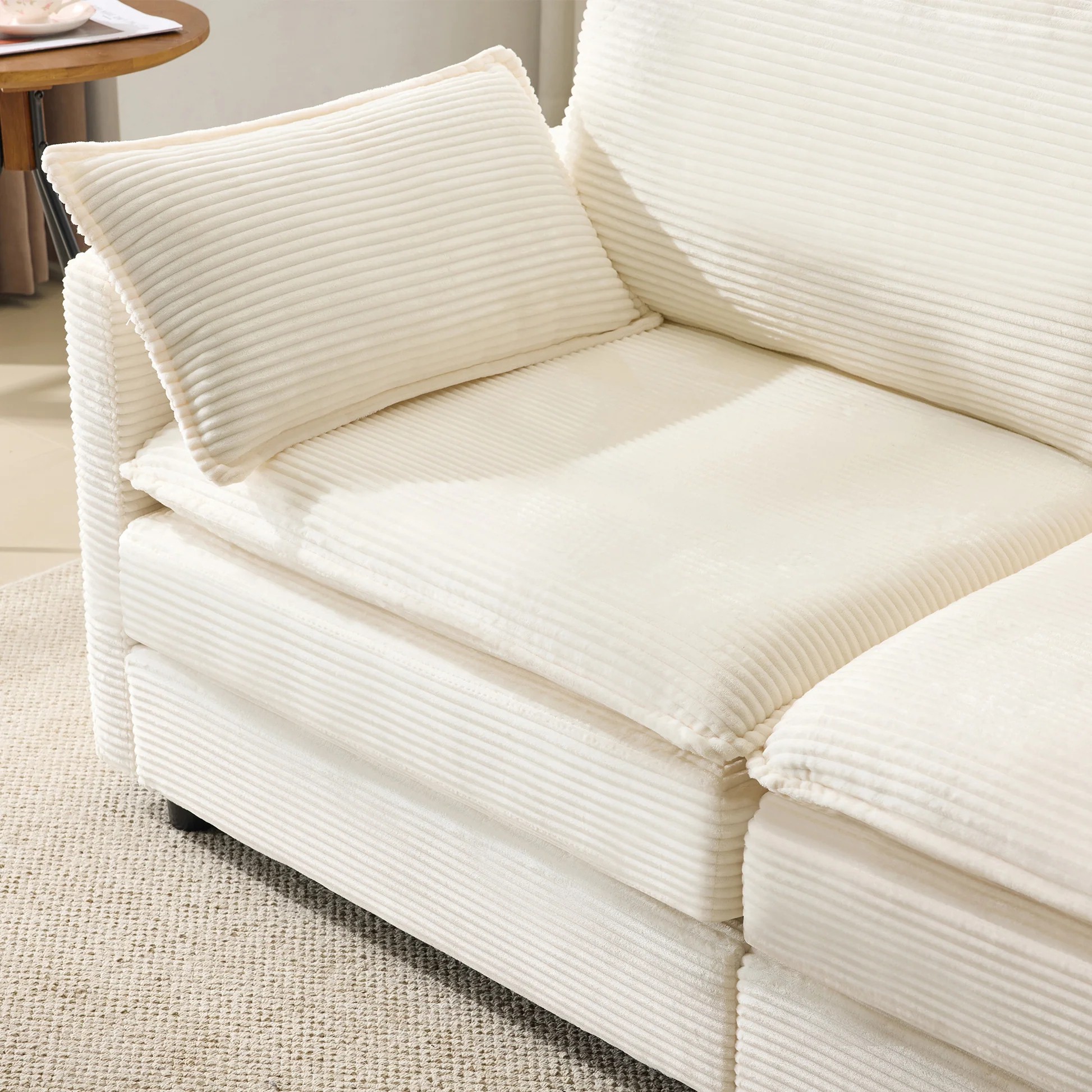 SOFÁ CAMA MODULAR DE 69' EN COLOR CREMA: Sofá seccional de 2 plazas con cojines de chenilla beige de 22' + 2 almohadas decorativas - Tamaño compacto para apartamento, sala de estar, dormitorio (Beige) W1829P32489363909170557442121
