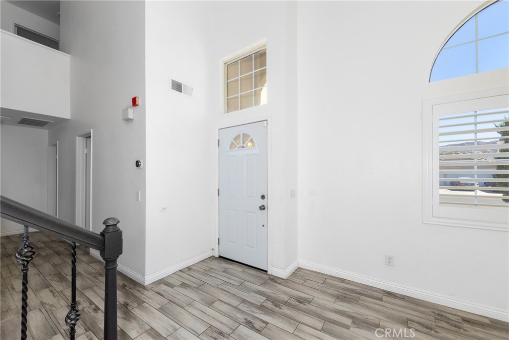 $2,950/month 15645 Isleta Moreno Valley CA, 9255164064675602690122