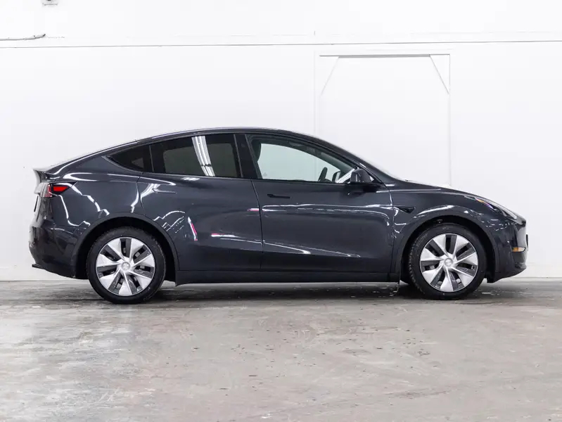 2024 Tesla Model Y64378869549571124