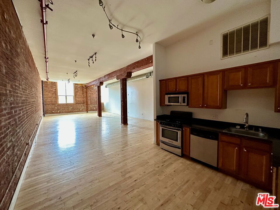 726 S Santa Fe Avenue 202 Los Angeles CA, 9002164101346813569121