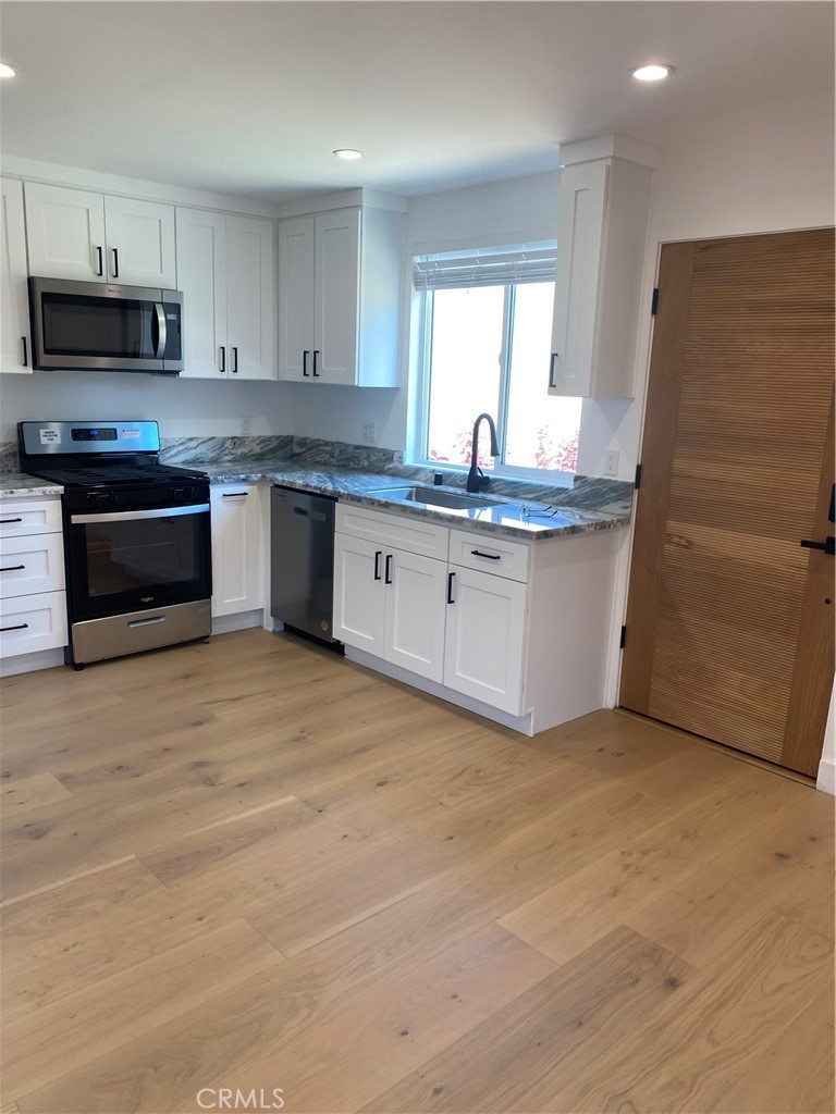 $1,800/month 5923 Haas Avenue 1/2 Los Angeles CA, 9004764067835951490121