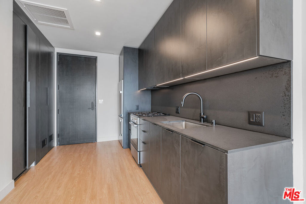 3688 Overland Avenue 623 Los Angeles CA, 9003464132274899458120