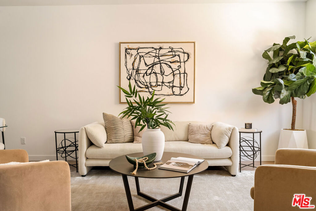 3863 N Riley Lane, Los Angeles CA, 9006564122098621698122