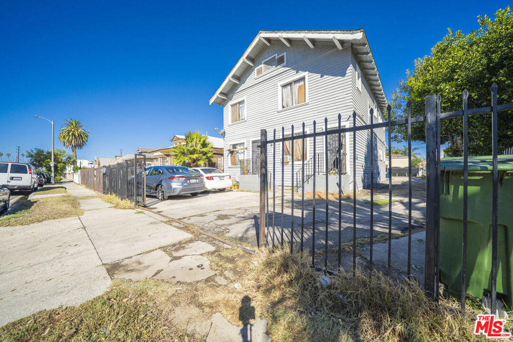 431 E 41st Place, Los Angeles CA, 9001164077838961666121