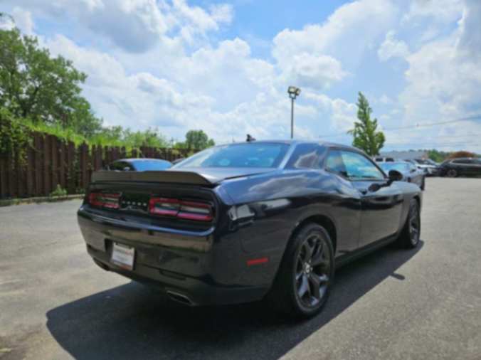 Pre-Owned 2017 Dodge Challenger SXT Plus Coupe 2D63270962240257122