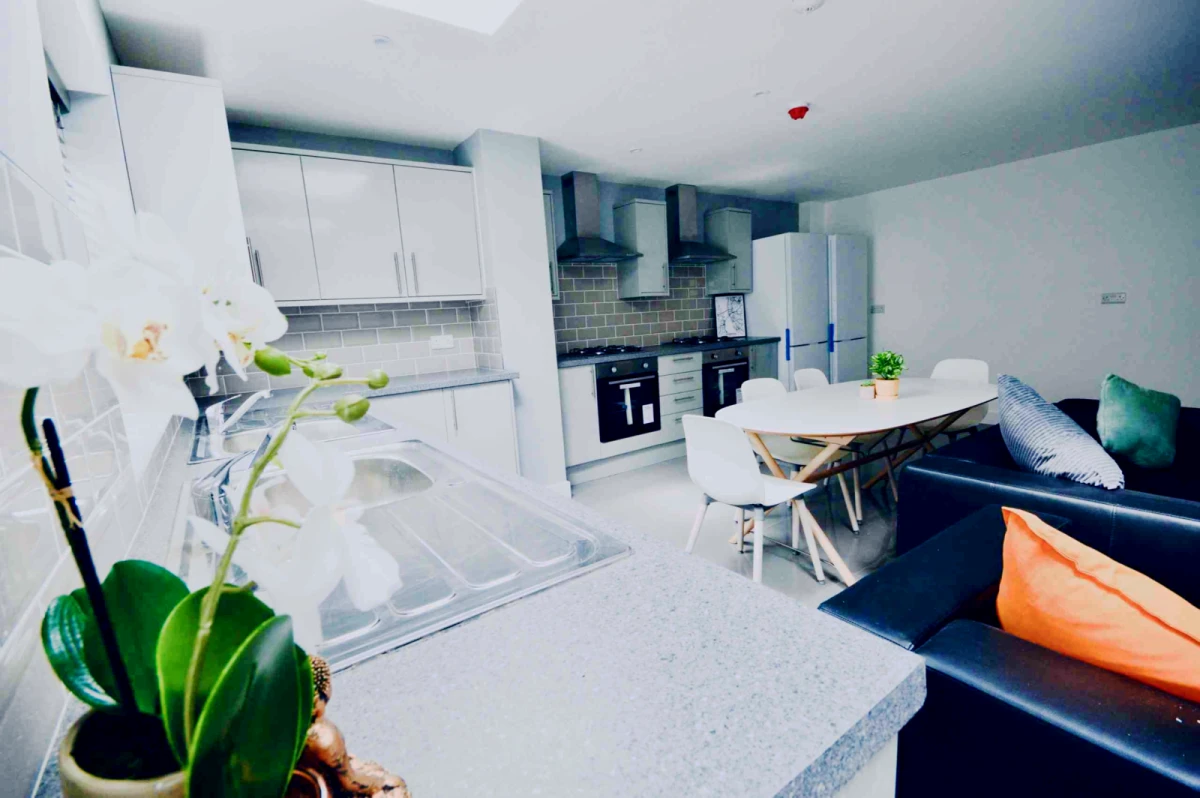 6 Beds 3 Baths 75 Ling Street, L7, Liverpool