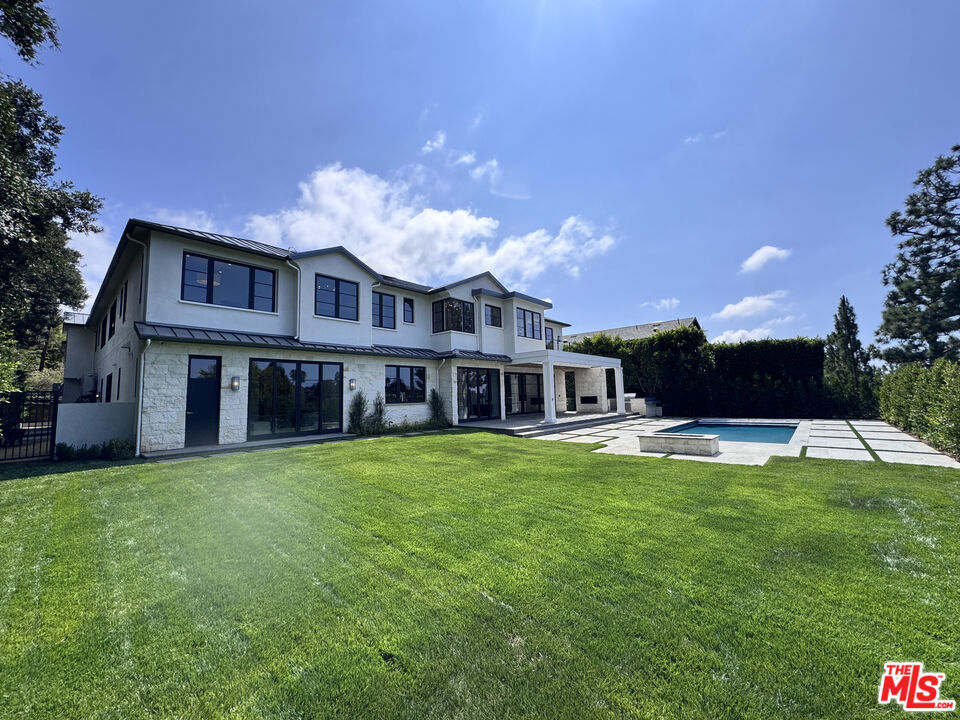 169 N Saltair Avenue, Los Angeles CA, 9004963701301182593121