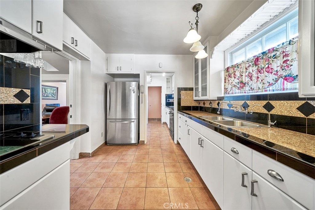 433 S Bundy Drive Los Angeles CA, 9004963711942240513121