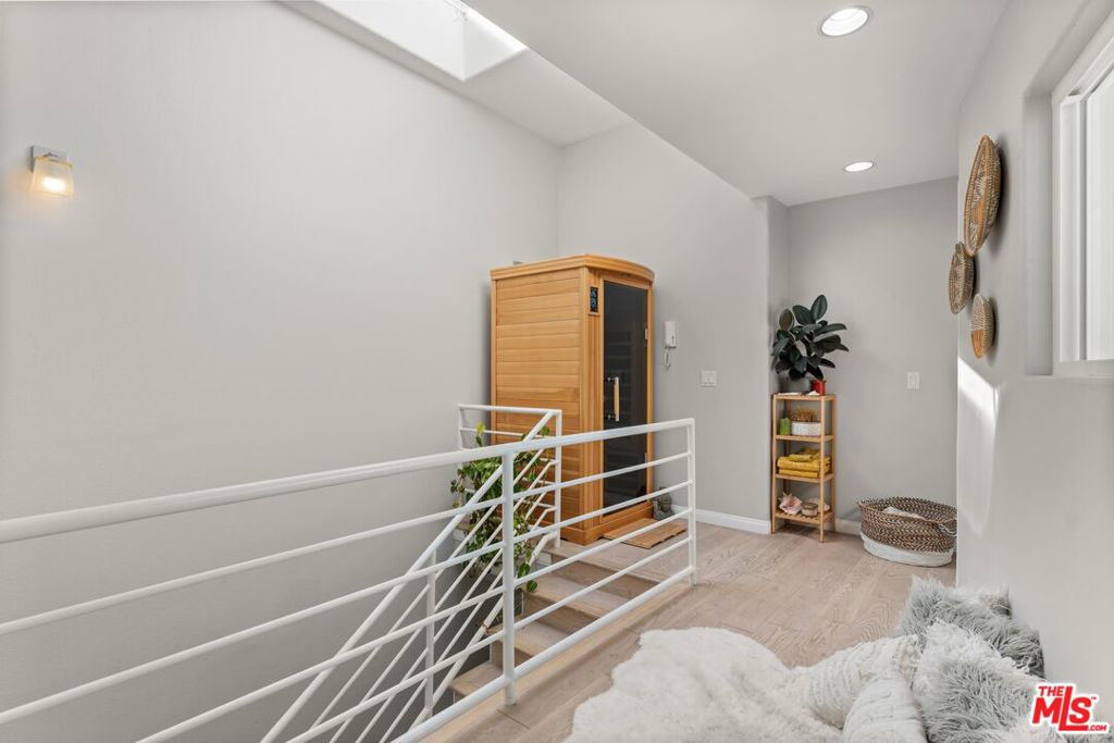 1823 20th Street 102 Santa Monica CA, 9040464123339687169120