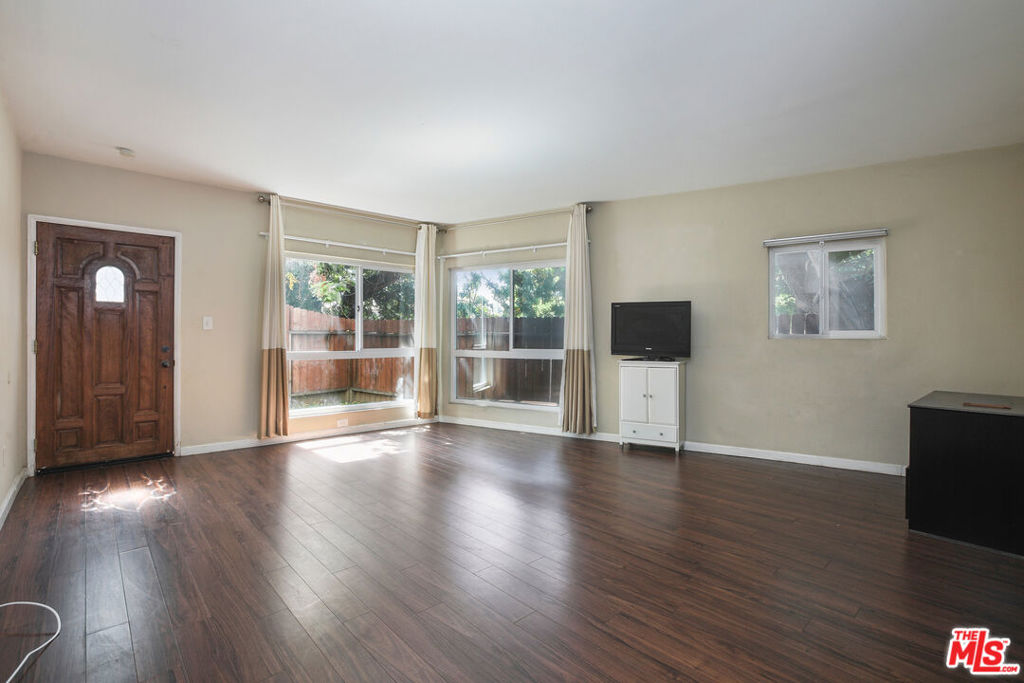 5401 W Olympic Boulevard 1 Los Angeles CA, 9003664113052785409121