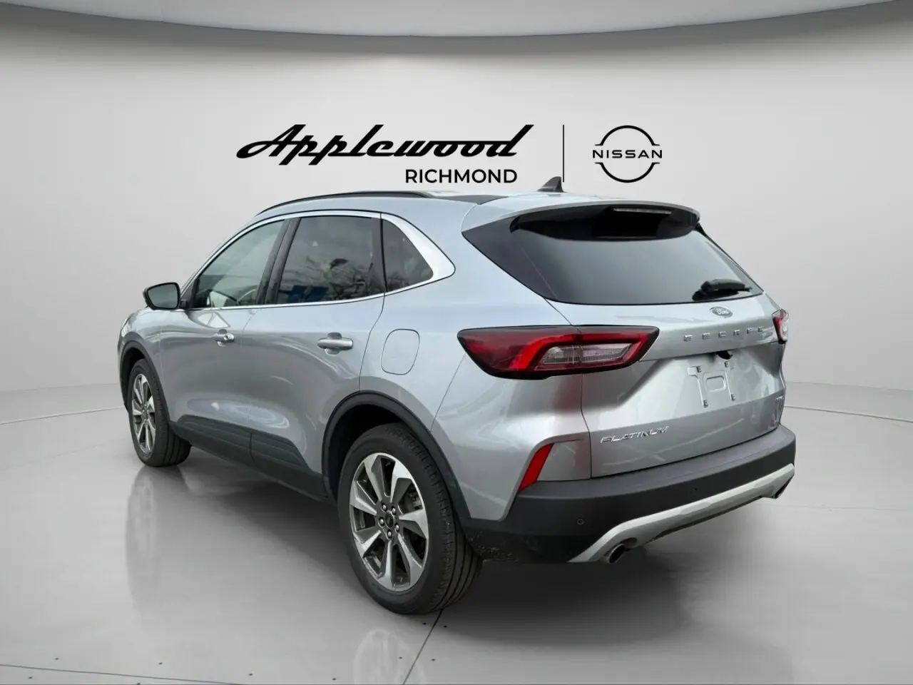 2023 Ford® Escape Platinum AWD64119677010818121