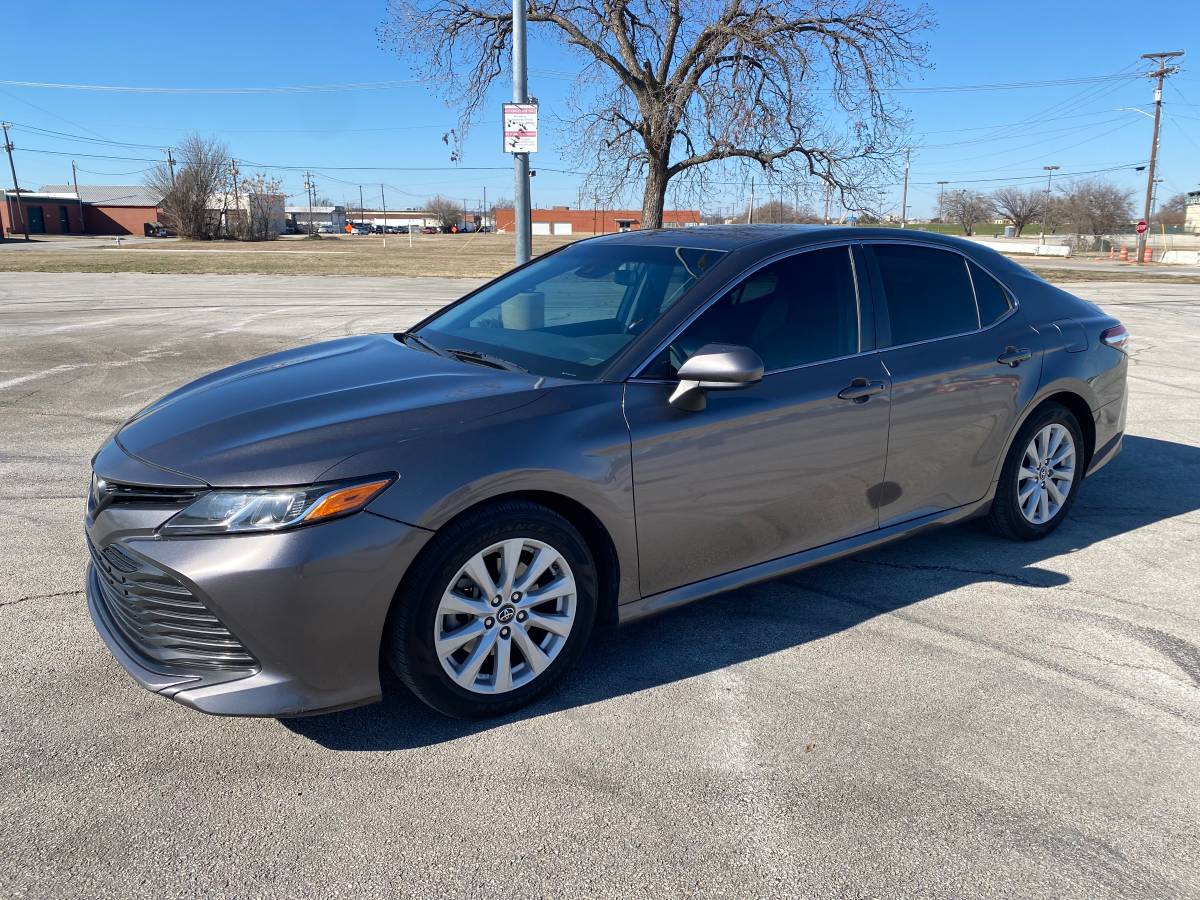 2018 Toyota Camry 4C 2.5L LE Sedan – $4,000 Full & Firm Price64235706347778122