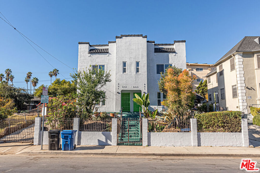 801 N Alexandria Avenue, Los Ángeles CA, 9002964130138253185121