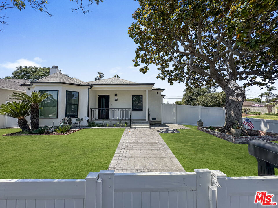 1901 S Point View Street, Los Angeles CA, 9003464122145431042120