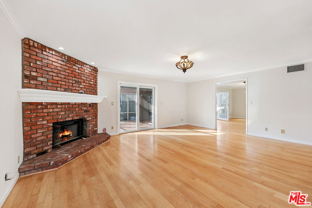 807 E Orange Grove Avenue Burbank CA, 9150163625617665539121