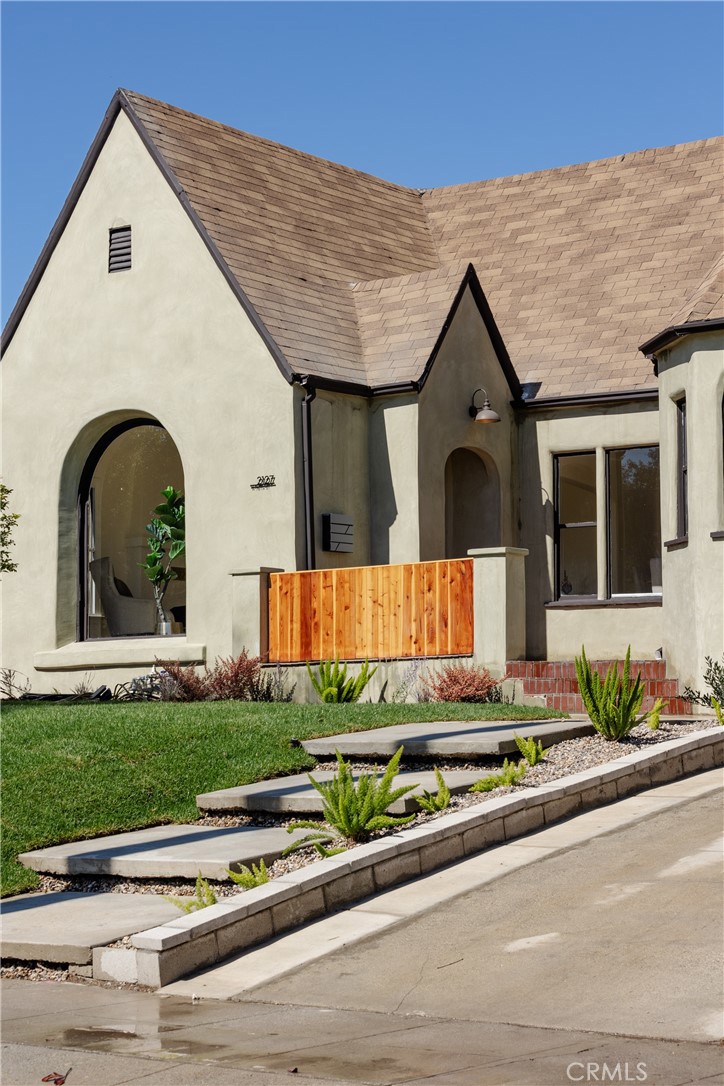 2127 W 76th, Los Angeles CA, 9004764099509130115121