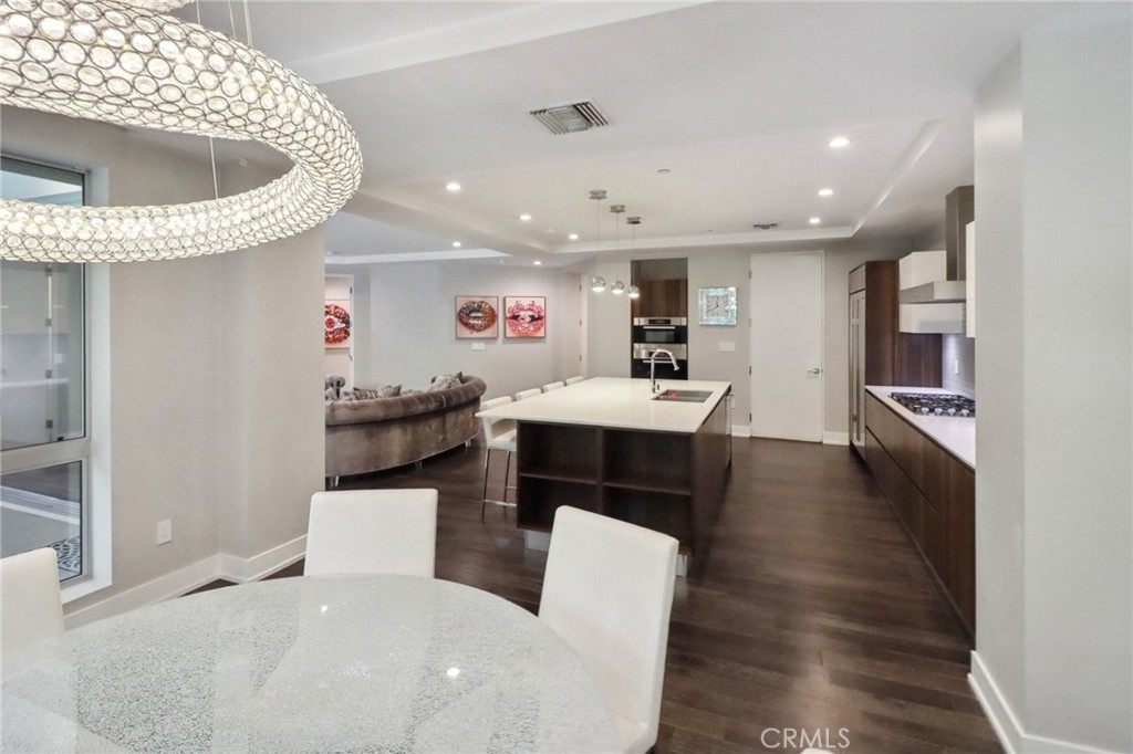460 N Palm Drive 102 Beverly Hills CA, 9021064123061422594122