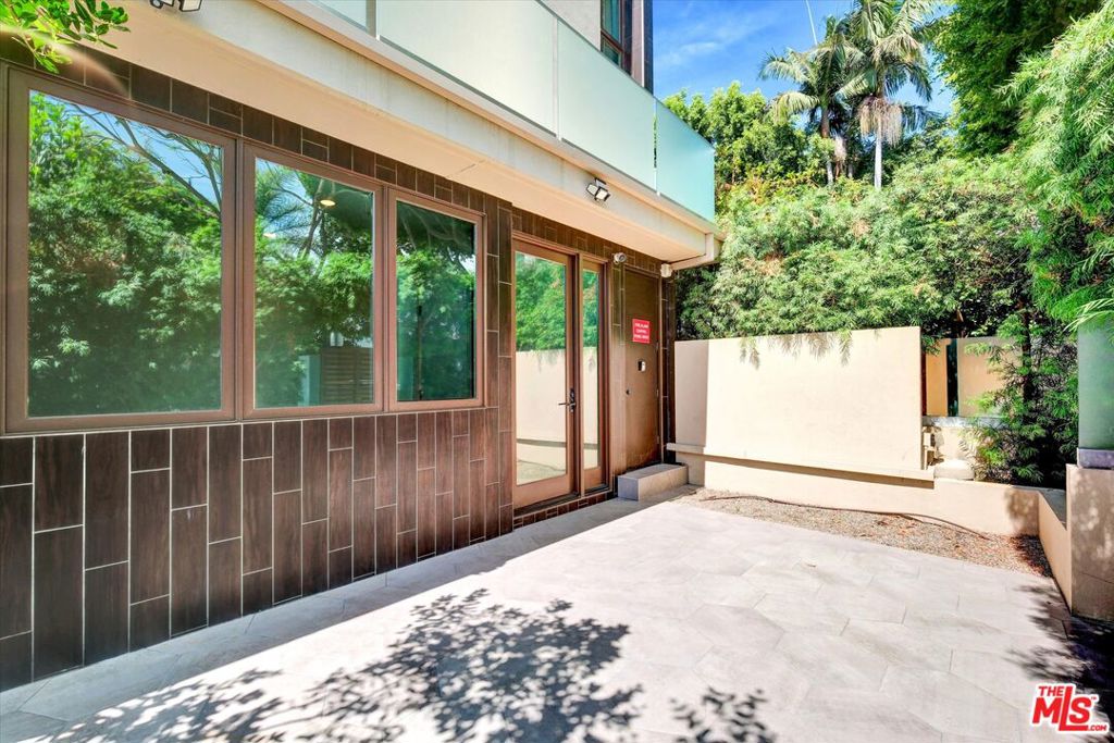 1249 N Formosa Avenue, West Hollywood CA, 9004663865655664641121