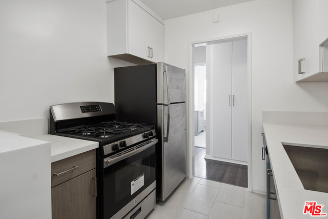 8567 HOLLOWAY Drive 1 West Hollywood CA, 9006964109790602497121
