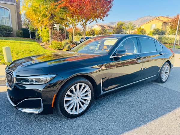 ¡2020 BMW 740i! ¡Kilometraje muy bajo!