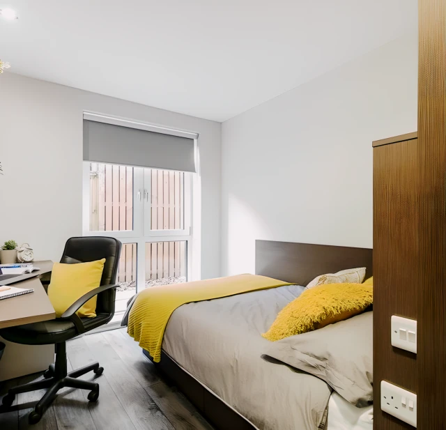 Cosy double ensuite bedroom not far from the Netherthorpe residence near 36 Edward Street, Sheffield