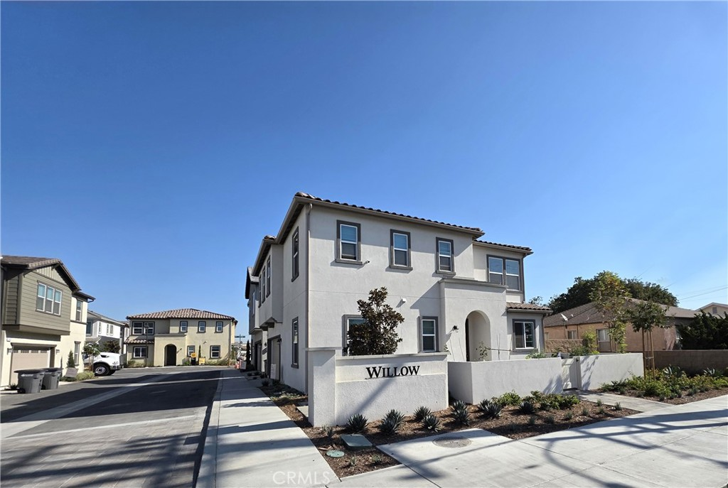 413 E 220th Street, Carson CA, 9074563589999540481121