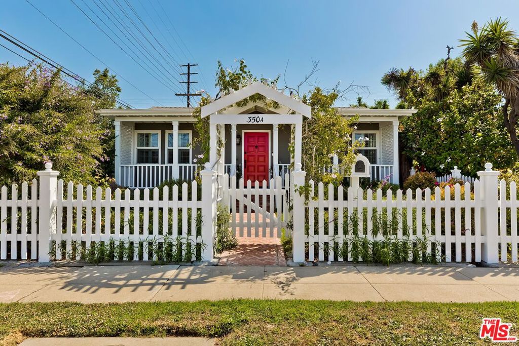 3504 Redwood Avenue Los Angeles CA, 9006663634940008195120