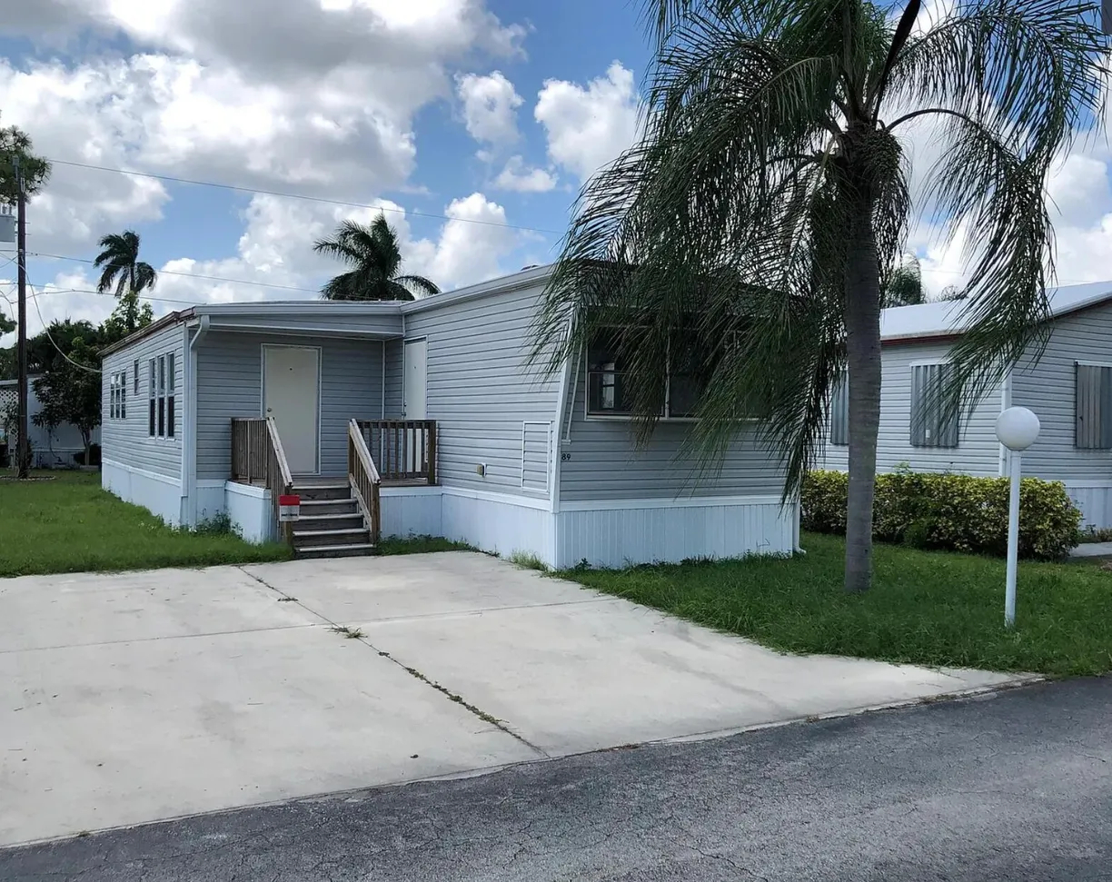 89 Bridgette Blvd