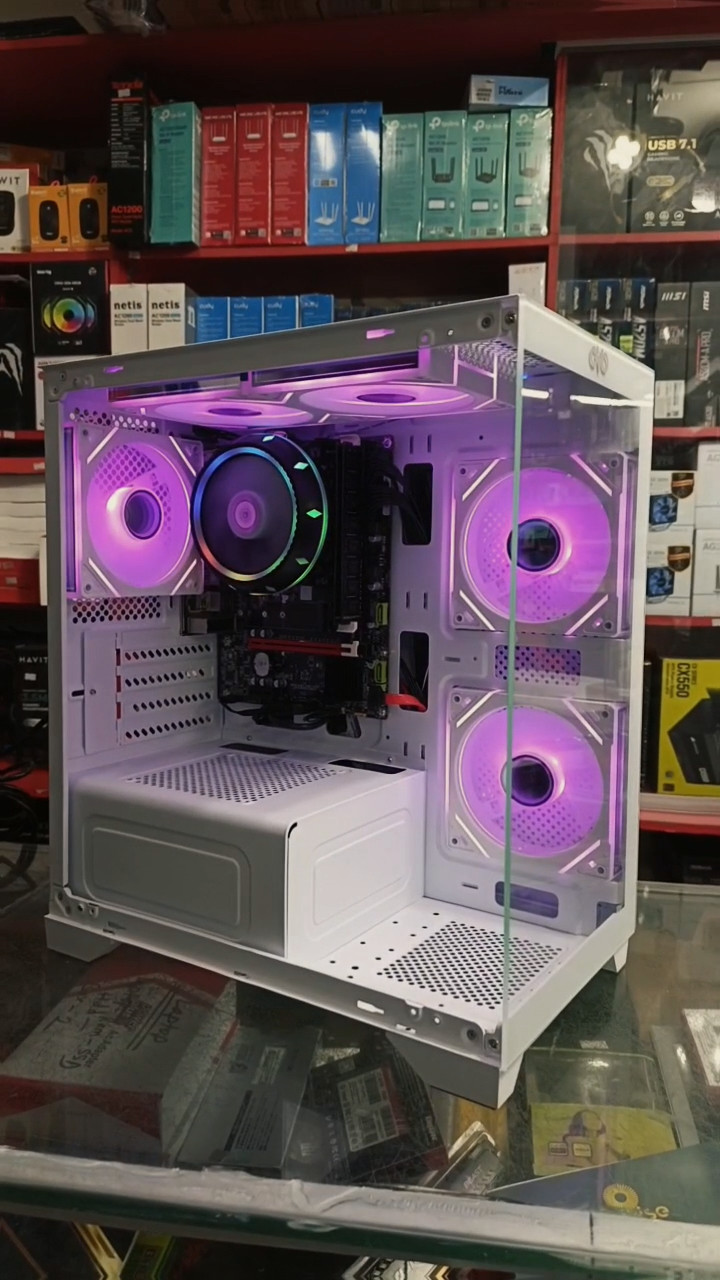PC para juegos personalizada con carcasa blanca y ventiladores RGB en venta