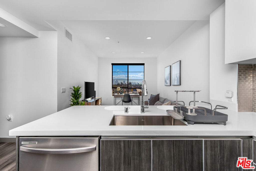3617 Venice Boulevard Los Angeles CA, 9001964110325660673121