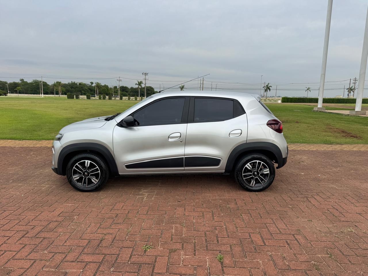 KWID Intense 1.0 Flex 12V 5p Mec. 2023 COM 8001165005206369921121