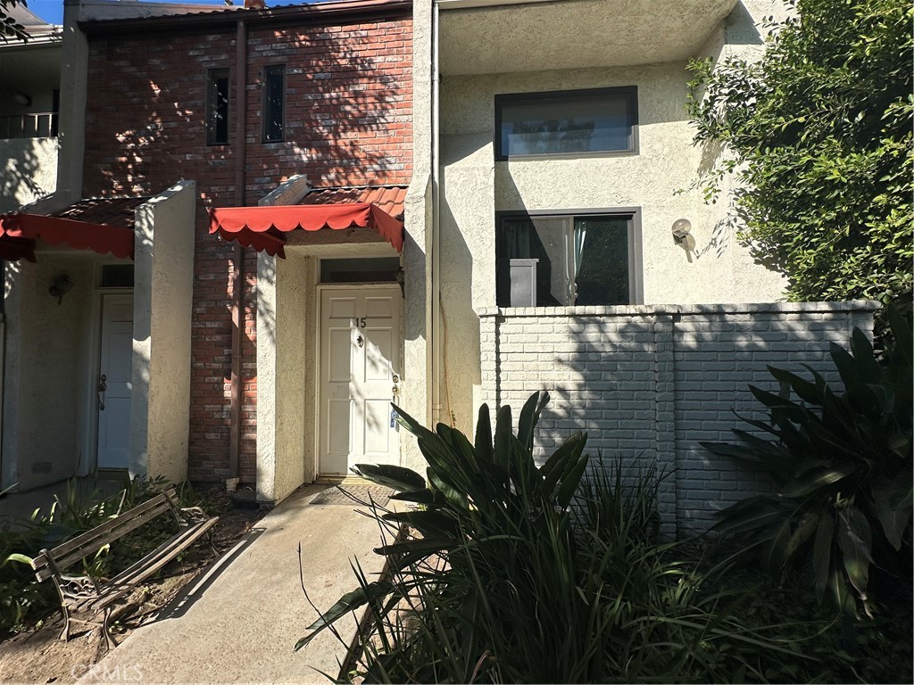 6540 Hayvenhurst 15 Lake Balboa CA, 9140664090822629250120