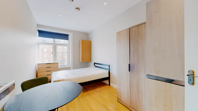 Studio Courtfield Gardens 22716#, London