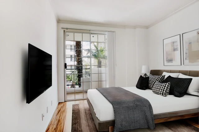 311 S. Swall Drive Apartments634597524789771222