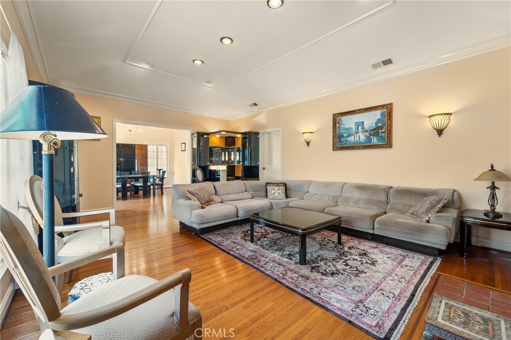233 S Swall Drive Beverly Hills CA, 9021163710399701379121