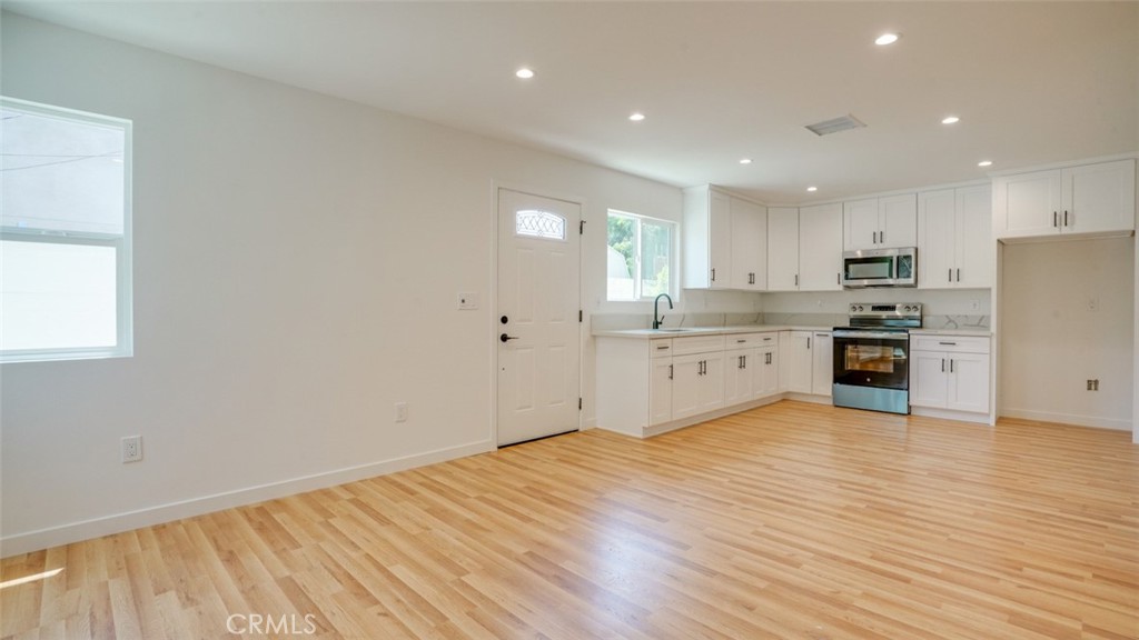 856 W 47th Street, Los Angeles CA, 9003763623404567809121