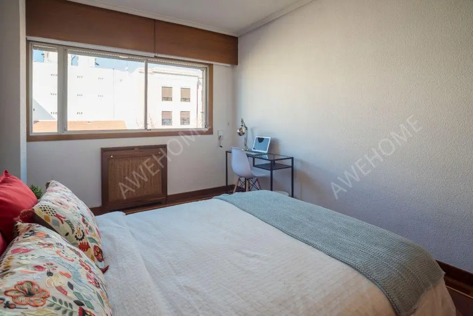 6 Bed 2 Bath